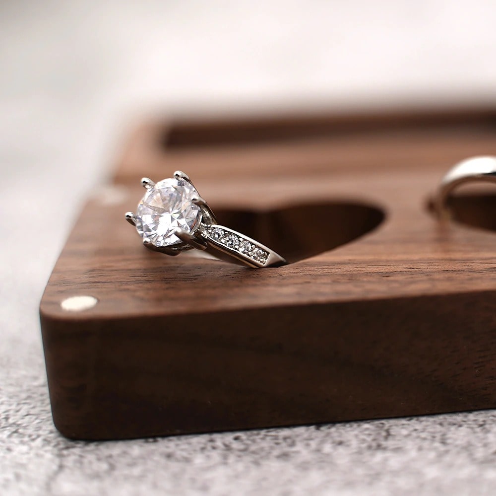 Boîte à Alliances élégante Brrnoo – Présentoir Simple Et Chic Pour Votre Mariage (rouge Uni)