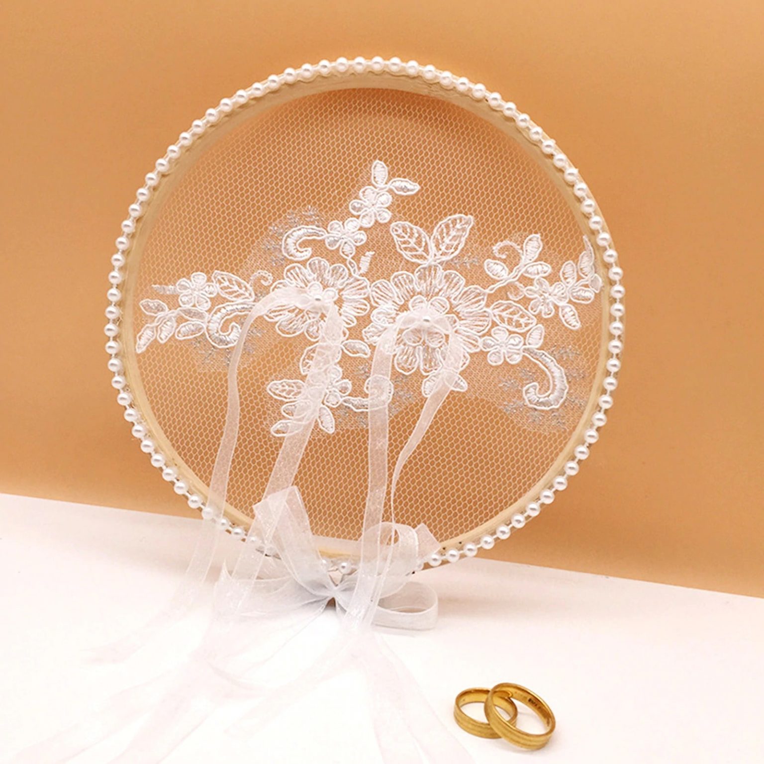 Coussin de mariage rond en lin avec dentelle